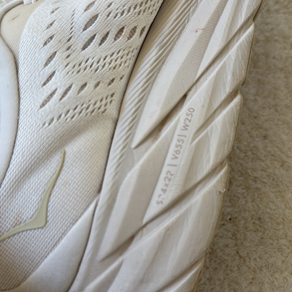 HOKA Clifton 8 Men’s 10. Used with minor wear. See pics for details. - Picture 7 of 8